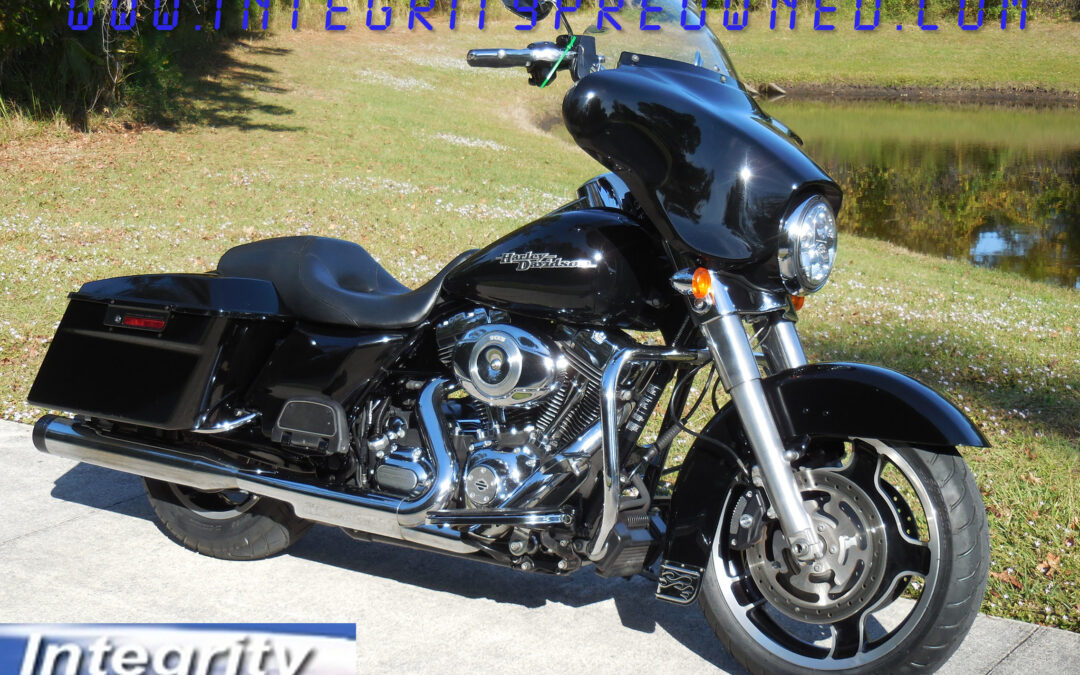 2011 HARLEY STREET GLIDE CLEAN BIKE